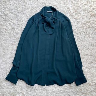 セオリーリュクス(Theory luxe)の【新品未使用】セオリーリュクス　ボウタイ 長袖シャツ ブラウス　リボン　グリーン(シャツ/ブラウス(長袖/七分))