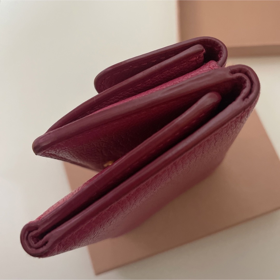 miumiu(ミュウミュウ)のmiumiu ミュウミュウコンパクトウォレット　折り財布三つ折り レディースのファッション小物(財布)の商品写真