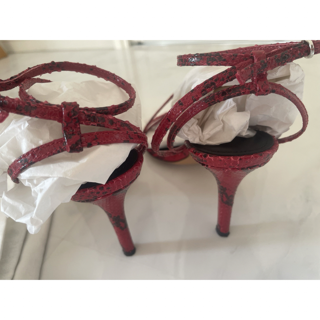 Isabel Marant(イザベルマラン)のisabel marant exotic story 36サイズ　red レディースの靴/シューズ(ハイヒール/パンプス)の商品写真