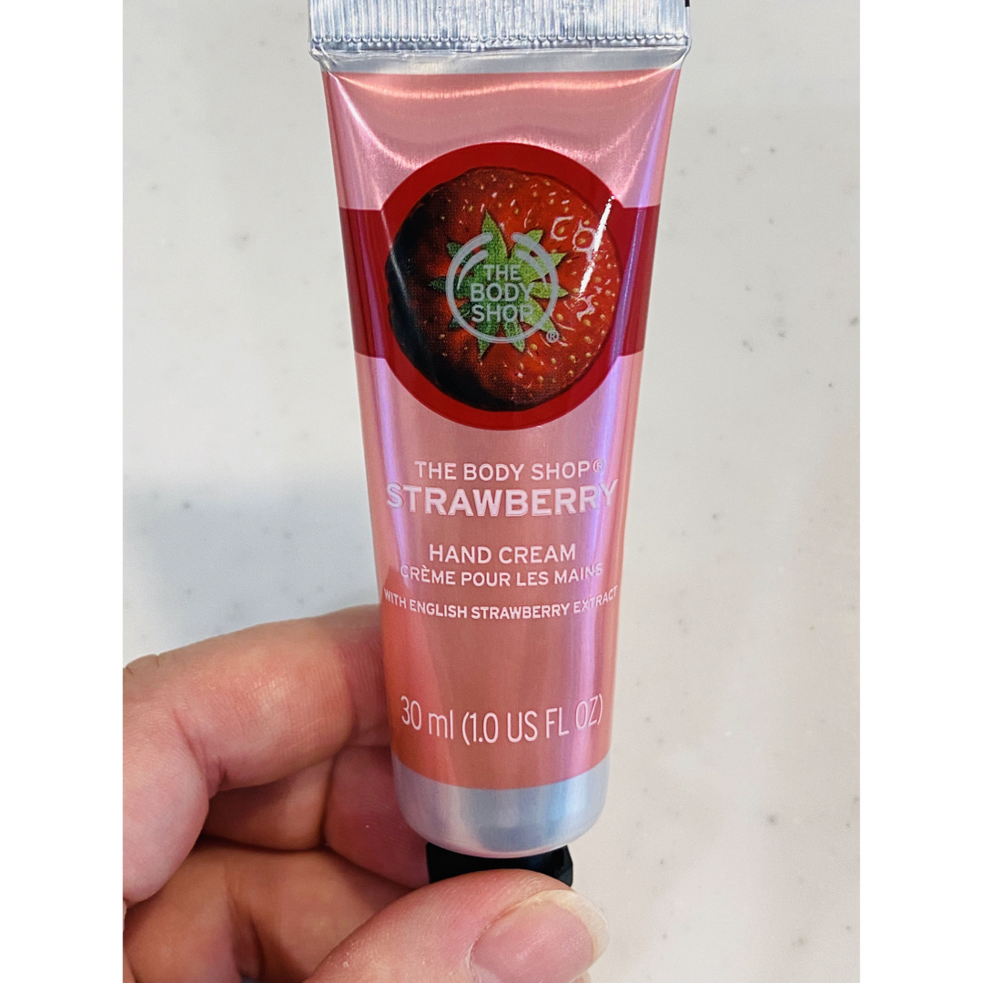 THE BODY SHOP(ザボディショップ)のTHE BODY SHOP ザボディショップ ハンドクリーム ストロベリー コスメ/美容のボディケア(ハンドクリーム)の商品写真