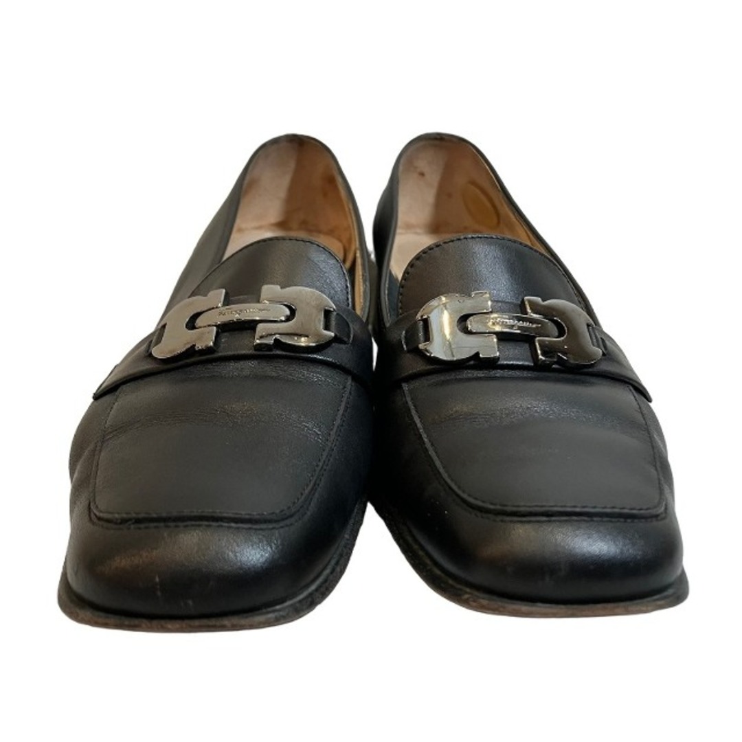 Salvatore Ferragamo(サルヴァトーレフェラガモ)のサルヴァトーレフェラガモ ローファー ガンチーニ ブラック系 厚底 約26cm レディースの靴/シューズ(ハイヒール/パンプス)の商品写真
