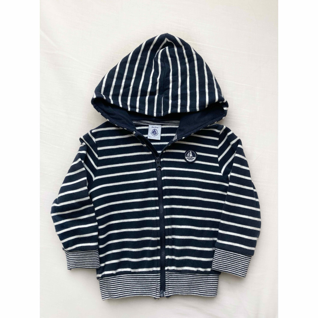 PETIT BATEAU(プチバトー)のプチバトー　ボーダーパーカー　81cm キッズ/ベビー/マタニティのベビー服(~85cm)(カーディガン/ボレロ)の商品写真