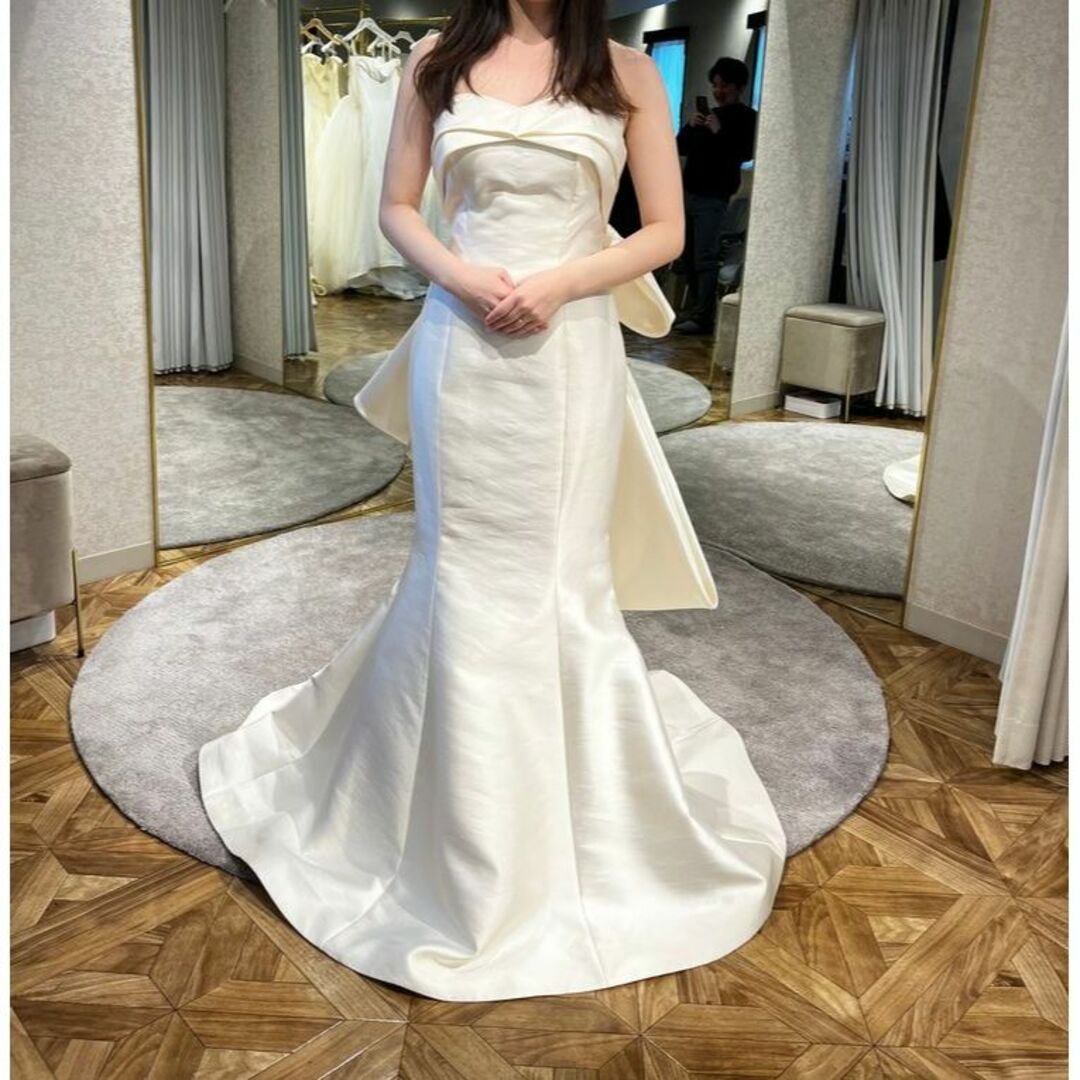 エレガント ホワイト ウエディングドレス ベアトップ リボン 結婚式