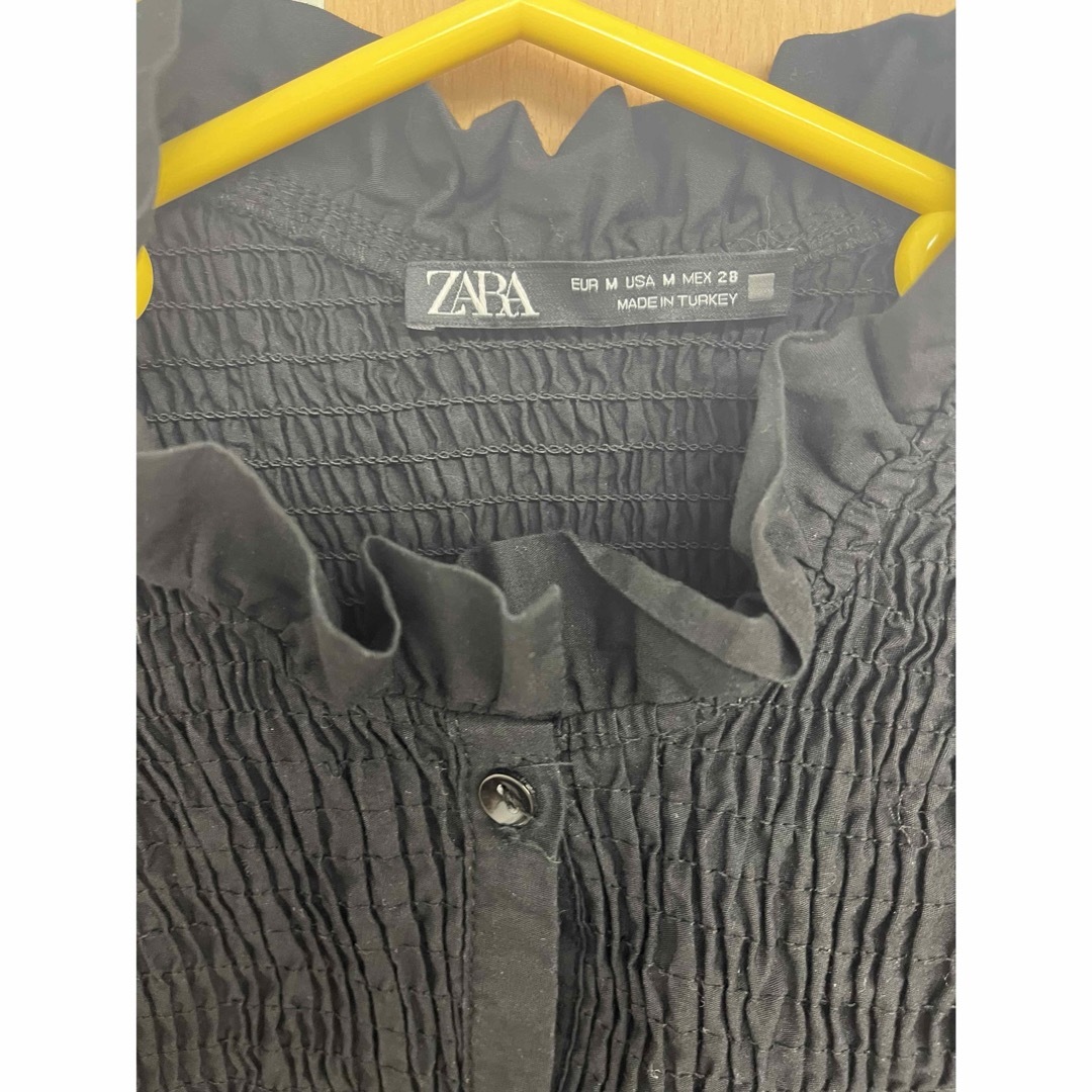 ZARA(ザラ)のZARA フリル トップス レディースのトップス(シャツ/ブラウス(長袖/七分))の商品写真