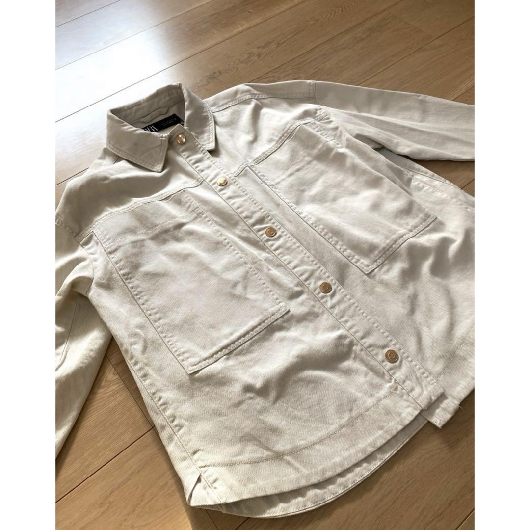 ZARA(ザラ)のZARA レディース　デニムジャケット　アイボリー　ホワイト系　S レディースのジャケット/アウター(Gジャン/デニムジャケット)の商品写真