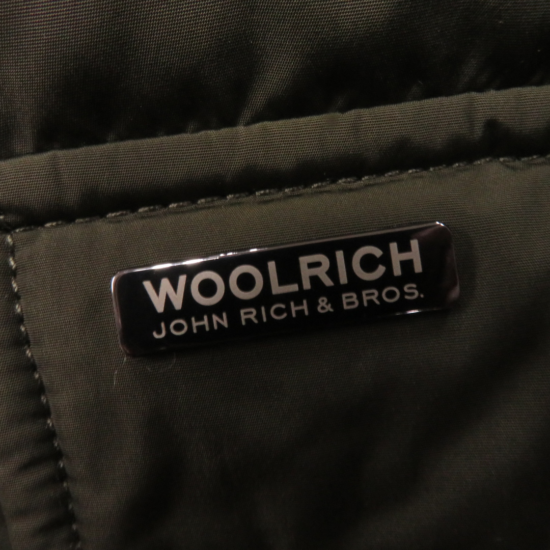 WOOLRICH(ウールリッチ)の美品 WOOLRICH ウールリッチ 1602164 　ｖラクーンファー・フード付 ダウンベスト カーキ M 正規品 レディース レディースのジャケット/アウター(ダウンベスト)の商品写真