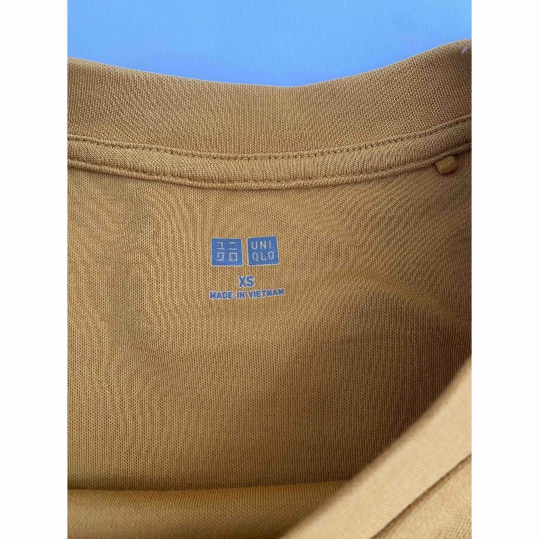 UNIQLO(ユニクロ)のユニクロ　UNIQLO 長袖　Tシャツ　ロンT XS 黄色　マスタード レディースのトップス(Tシャツ(長袖/七分))の商品写真