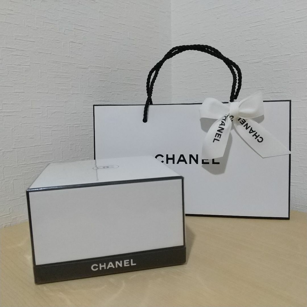 CHANEL(シャネル)のシャネル レ ゼクスクルジフ フレッシュ ボディクリーム 150g コスメ/美容のボディケア(ボディクリーム)の商品写真