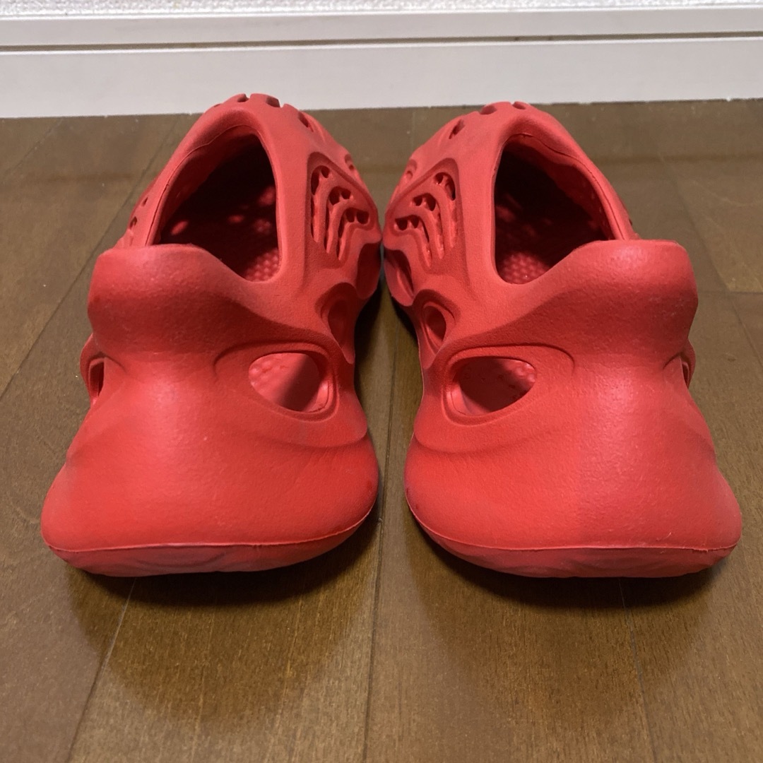 adidas(アディダス)のYEEZY Foam Runner  Vermilion カニエウエスト メンズの靴/シューズ(サンダル)の商品写真