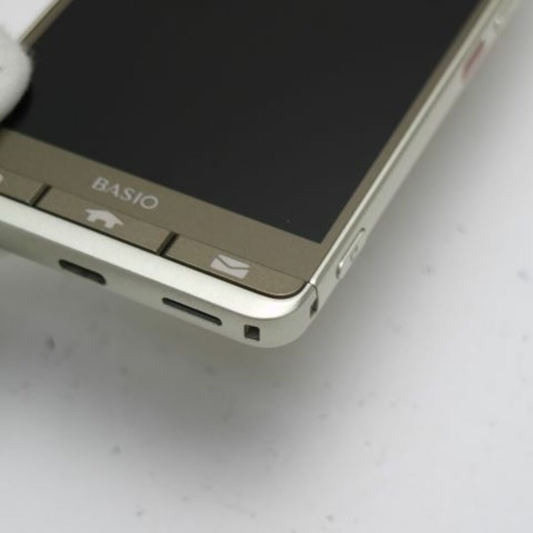 京セラ(キョウセラ)の超美品 KYV43 ゴールド 本体 白ロム  M111 スマホ/家電/カメラのスマートフォン/携帯電話(スマートフォン本体)の商品写真