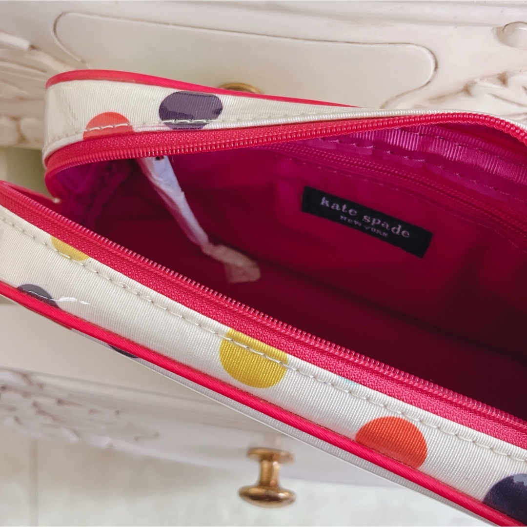 kate spade new york(ケイトスペードニューヨーク)のKATE SPADE ポーチ メイクポーチ ビニール 高級ブランド 大人気 レディースのファッション小物(ポーチ)の商品写真