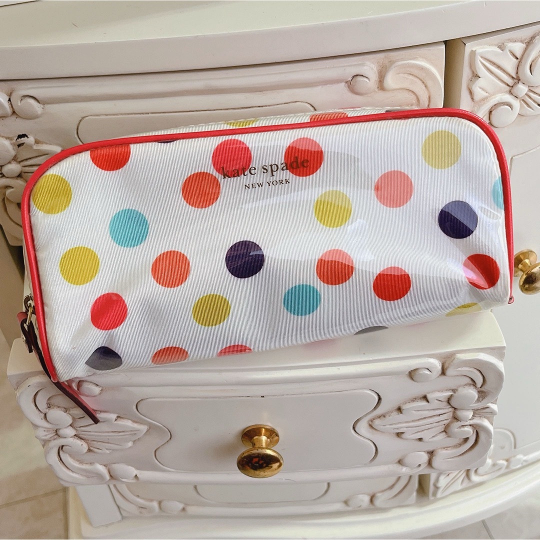 kate spade new york(ケイトスペードニューヨーク)のKATE SPADE ポーチ メイクポーチ ビニール 高級ブランド 大人気 レディースのファッション小物(ポーチ)の商品写真