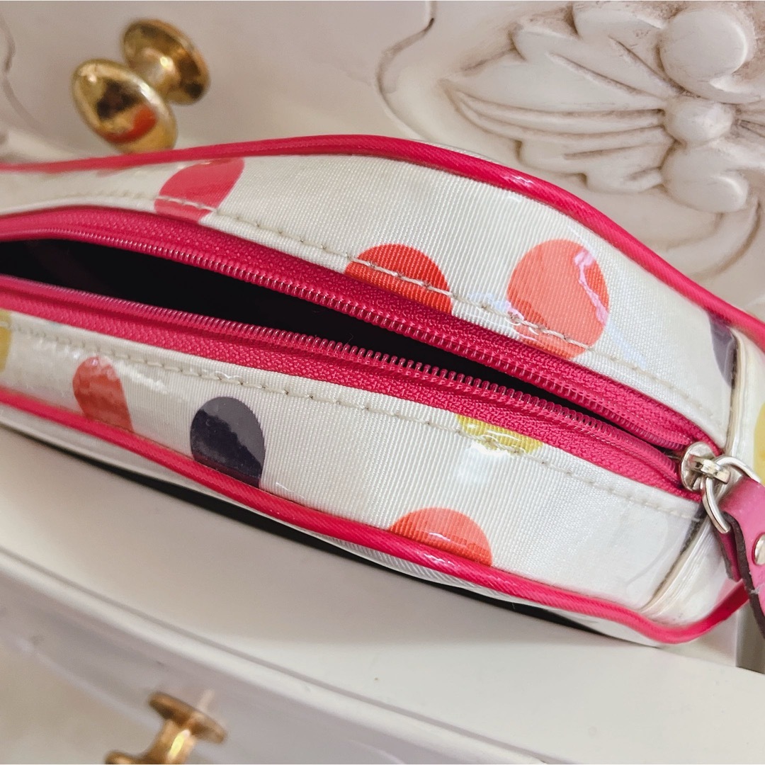 kate spade new york(ケイトスペードニューヨーク)のKATE SPADE ポーチ メイクポーチ ビニール 高級ブランド 大人気 レディースのファッション小物(ポーチ)の商品写真