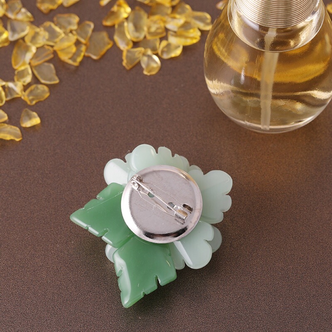 海棠　花　ブローチ　和風　 レディースのアクセサリー(ブローチ/コサージュ)の商品写真