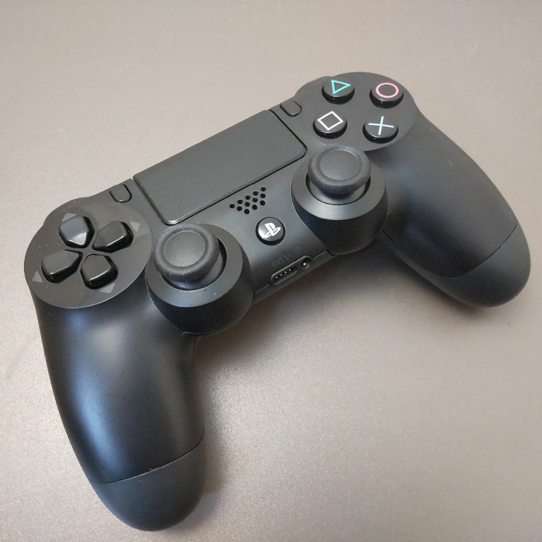 PlayStation4(プレイステーション4)の安心の整備済み！◆PS4コントローラー DUALSHOCK4◆中古◆01 エンタメ/ホビーのゲームソフト/ゲーム機本体(その他)の商品写真