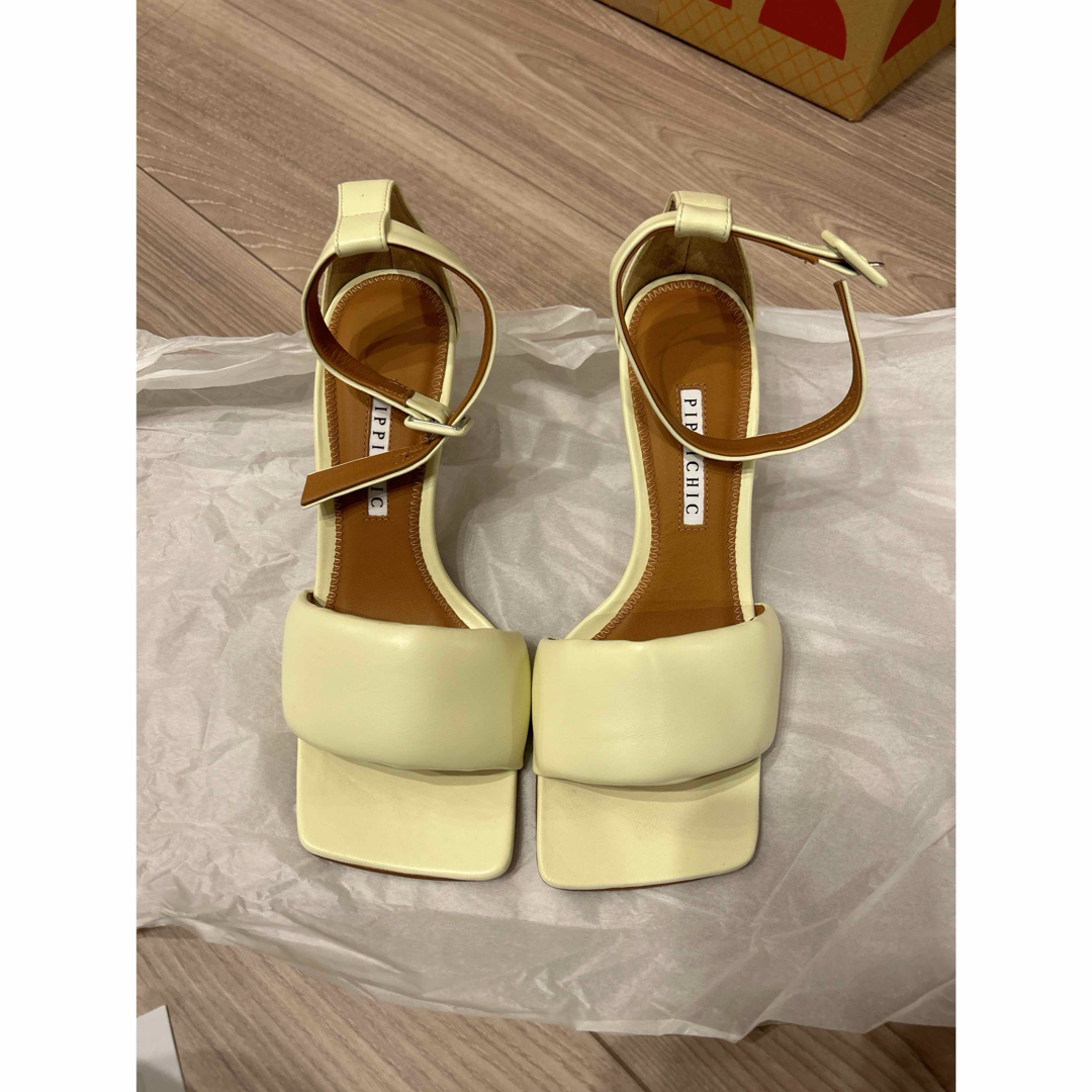 UNITED ARROWS(ユナイテッドアローズ)の＜PIPPICHIC＞MARIRIN PADED サンダル　クリーム　 レディースの靴/シューズ(サンダル)の商品写真