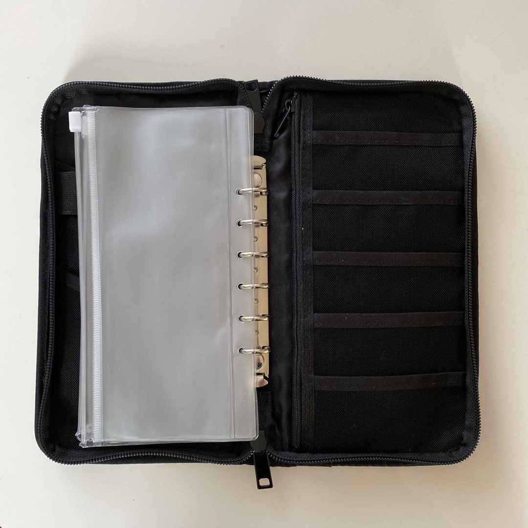 MUJI (無印良品)(ムジルシリョウヒン)の美品 無印良品 パスポートケース 黒 リフィル 10枚セット インテリア/住まい/日用品の日用品/生活雑貨/旅行(旅行用品)の商品写真
