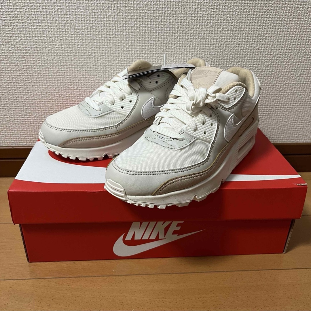 NIKE(ナイキ)のNIKE エア マックス 90 ベージュ FD1452-030 24.5cm レディースの靴/シューズ(スニーカー)の商品写真