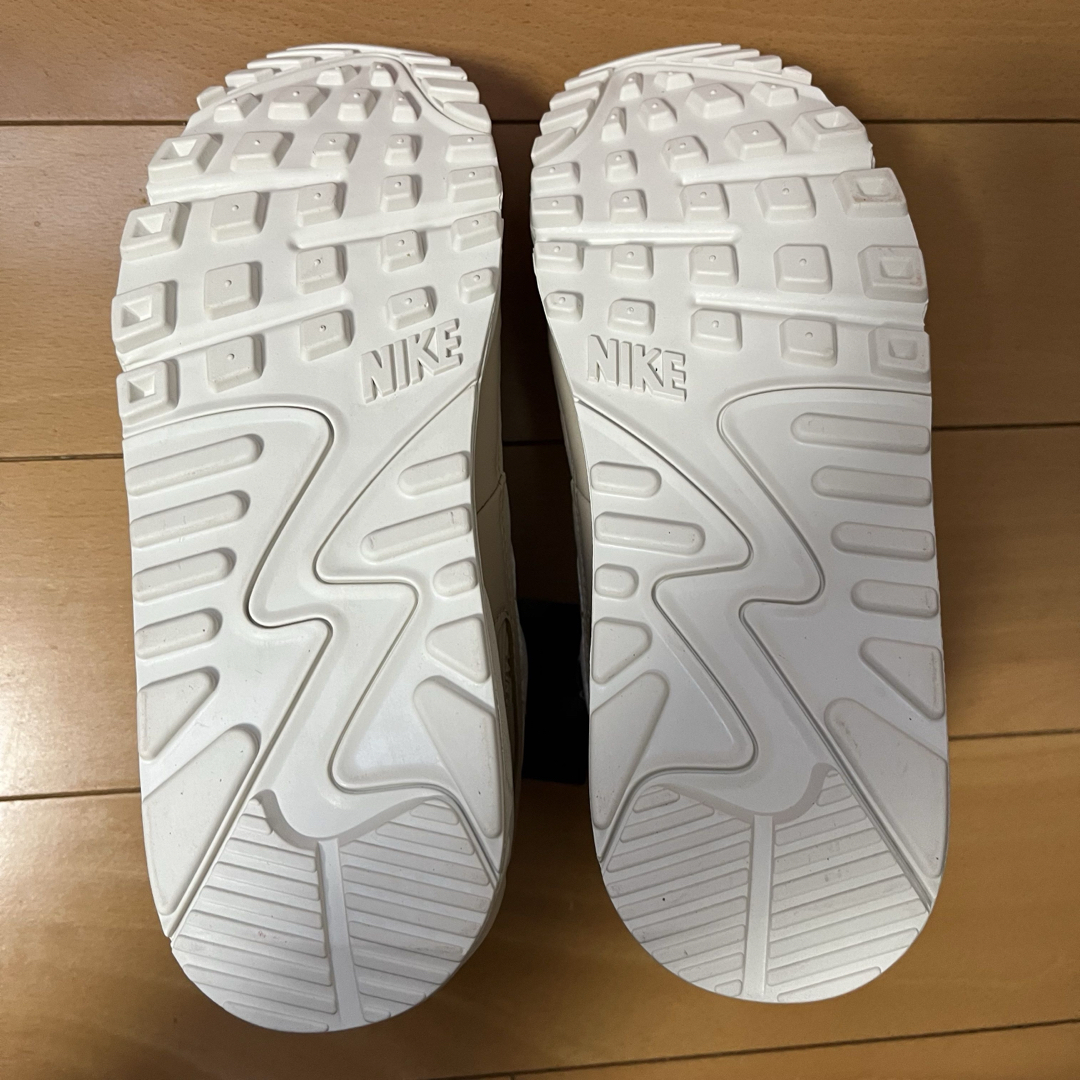 NIKE(ナイキ)のNIKE エア マックス 90 ベージュ FD1452-030 24.5cm レディースの靴/シューズ(スニーカー)の商品写真