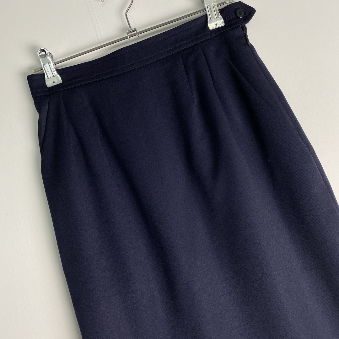 Yves Saint Laurent(イヴサンローラン)の【イヴサンローラン　スカート　シンプル　ダークカラー　ネイビー　古着】 レディースのスカート(ひざ丈スカート)の商品写真
