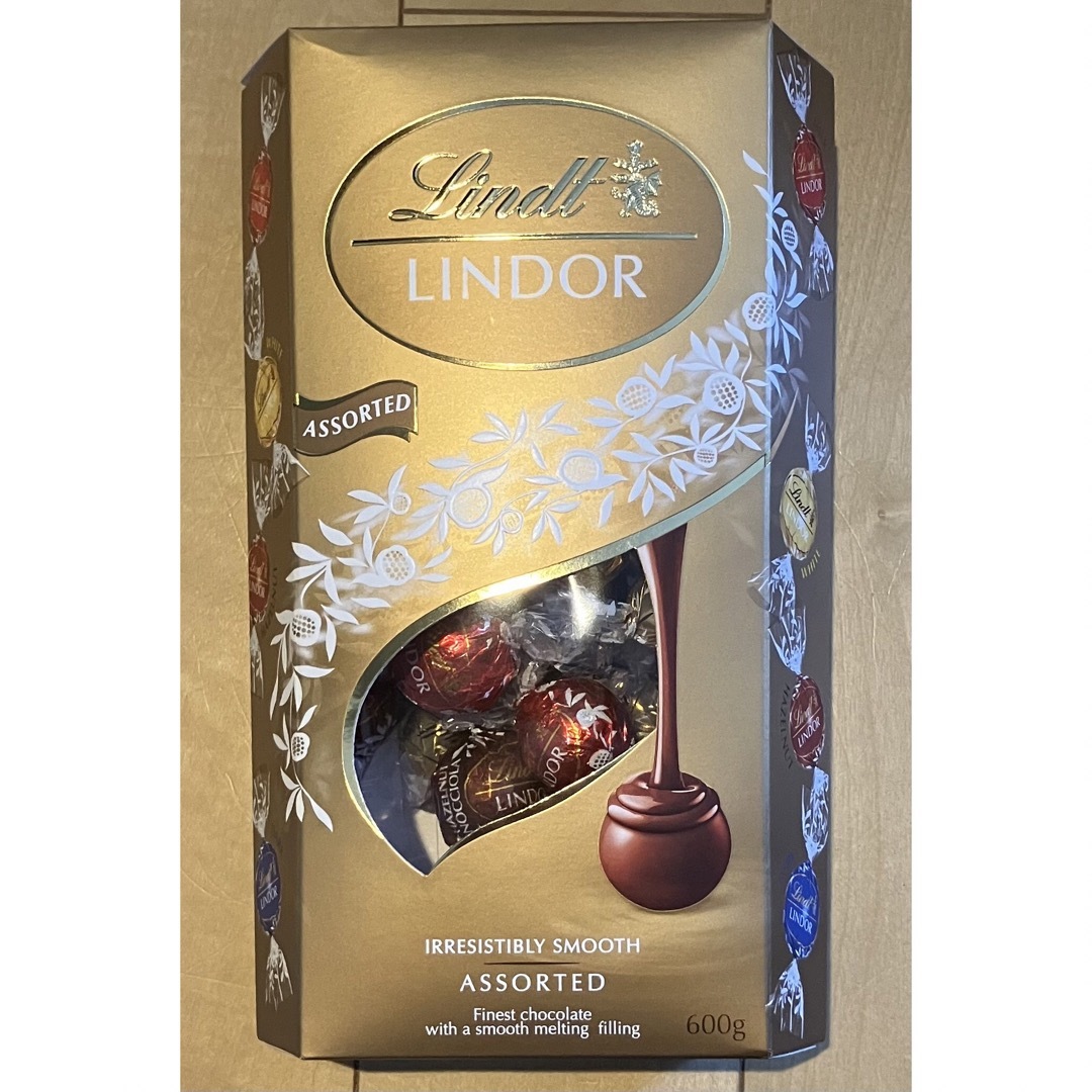 Lindt(リンツ)のリンツ　リンドール　チョコレート　8個 食品/飲料/酒の食品(菓子/デザート)の商品写真