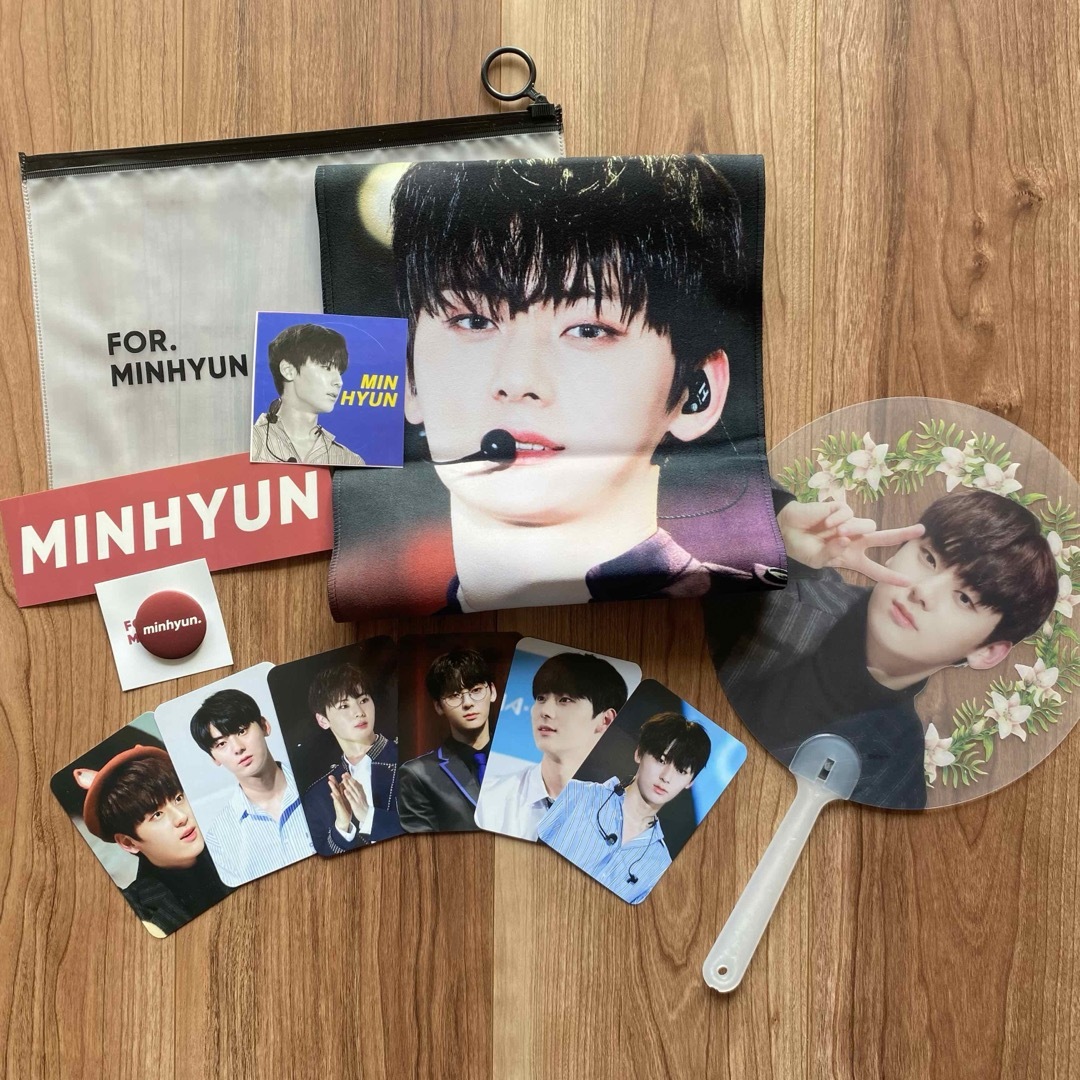 ファンミニョン ミンヒョン Hwang Minhyun うちわ スローガン エンタメ/ホビーのタレントグッズ(アイドルグッズ)の商品写真