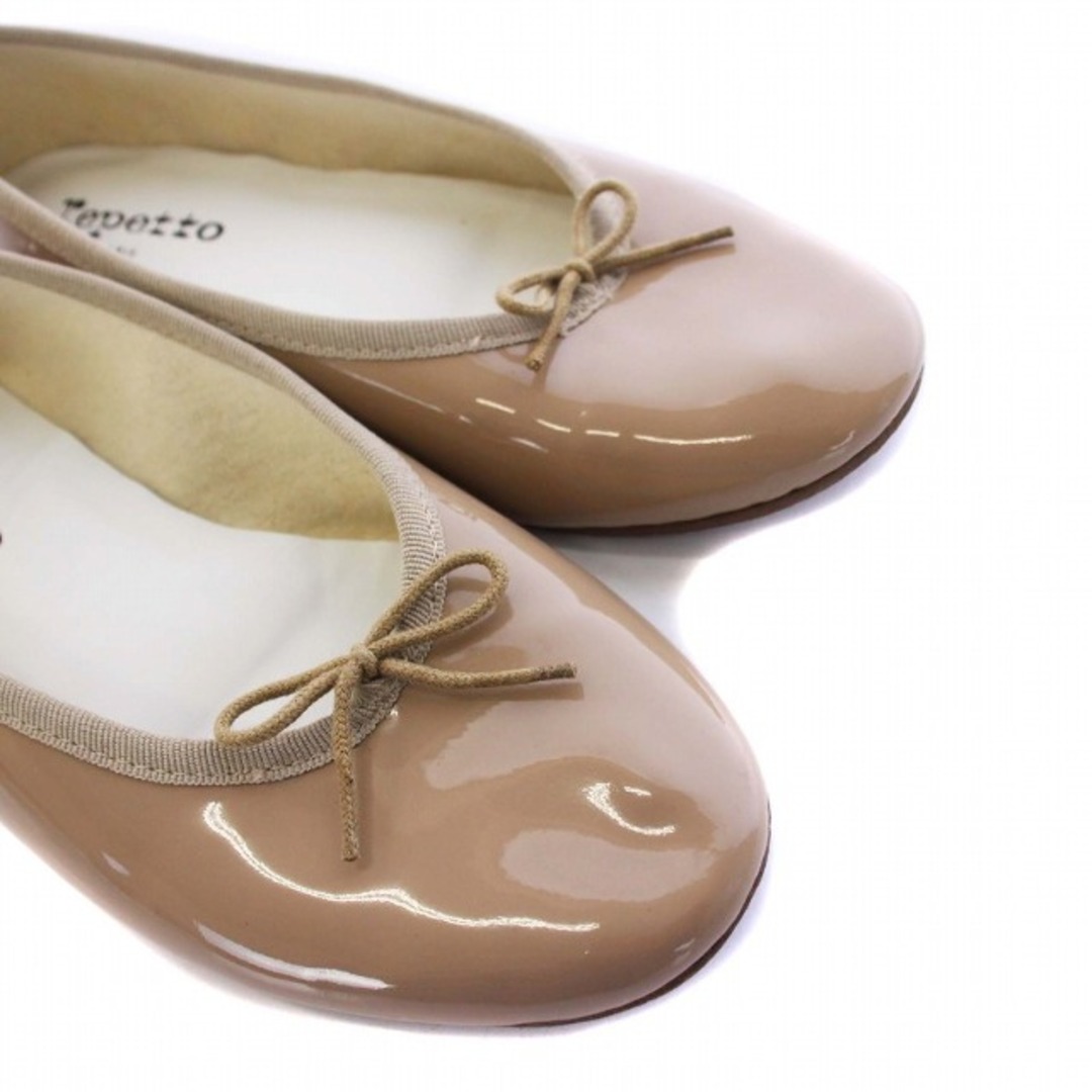 repetto(レペット)のレペット サンドリオン エナメル バレエシューズ パンプス リボン ベージュ レディースの靴/シューズ(バレエシューズ)の商品写真