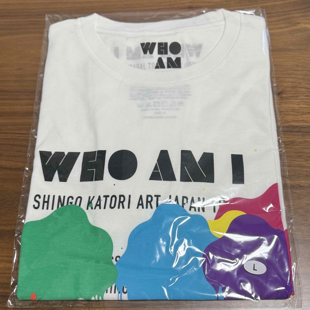 香取慎吾個展 WHO AM I  福島限定Tシャツ Lサイズ エンタメ/ホビーのタレントグッズ(アイドルグッズ)の商品写真