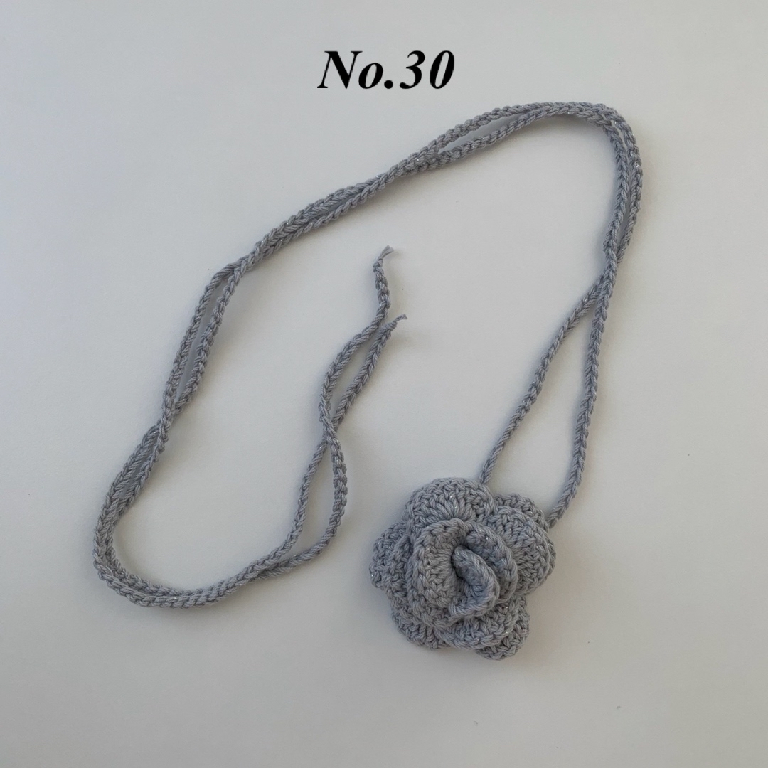 【SALE!】ローズ チョーカー グレー キラキラ ラメ 編み物 ハンドメイドのファッション小物(その他)の商品写真