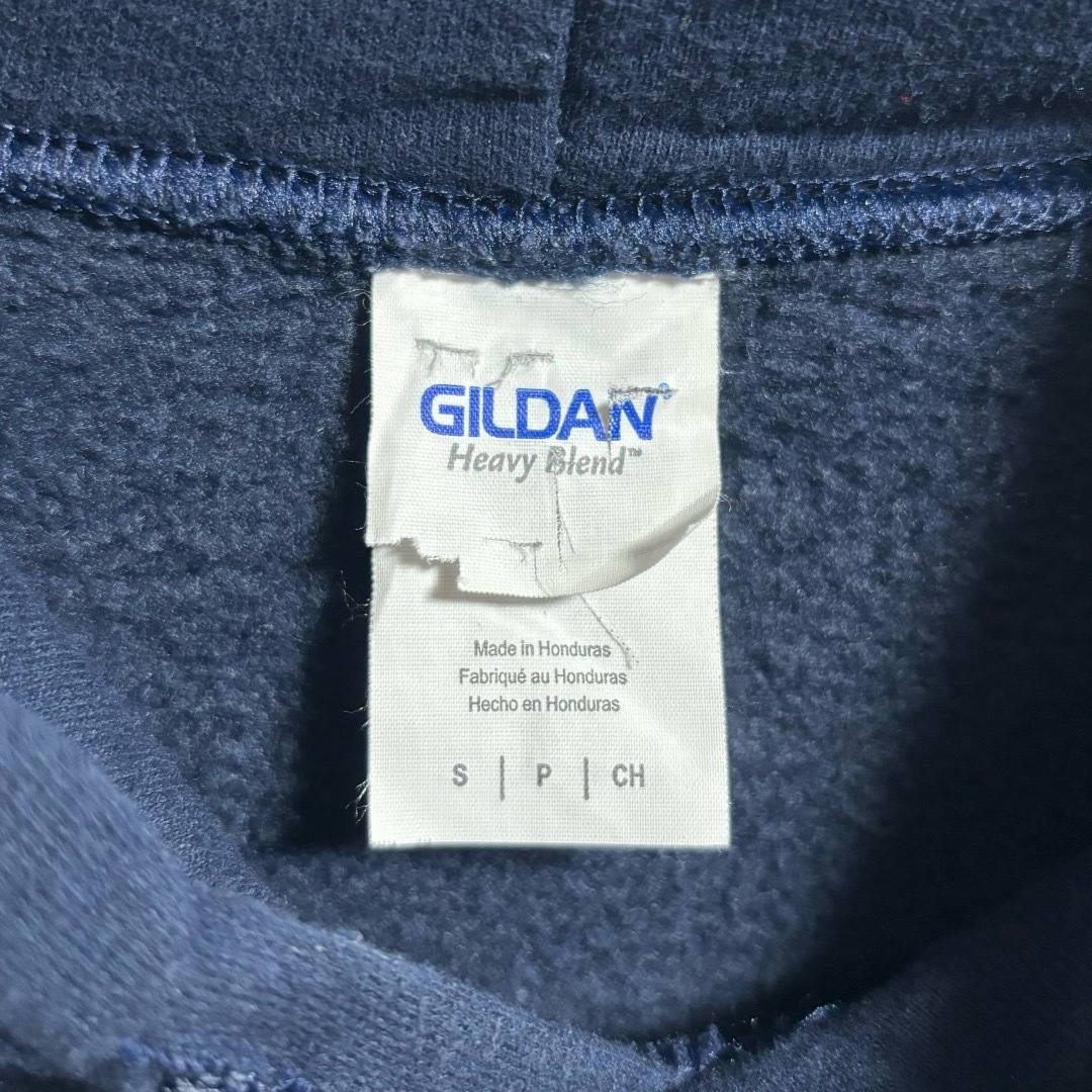 GILDAN(ギルタン)のGILDAN パーカー プルオーバー カレッジロゴ ビッグロゴ ギルダン メンズのトップス(パーカー)の商品写真