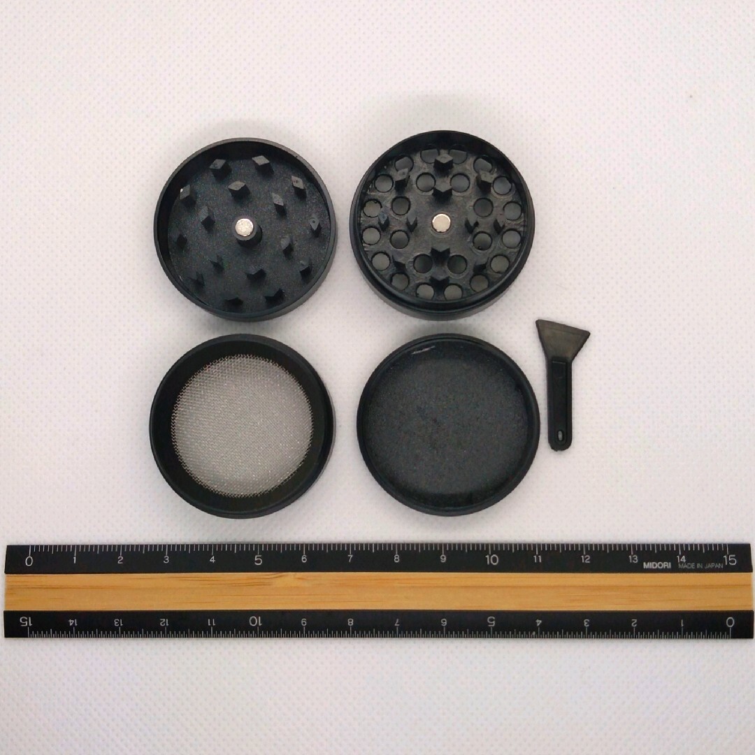 4層グラインダー ブラック 黒 メンズのファッション小物(タバコグッズ)の商品写真
