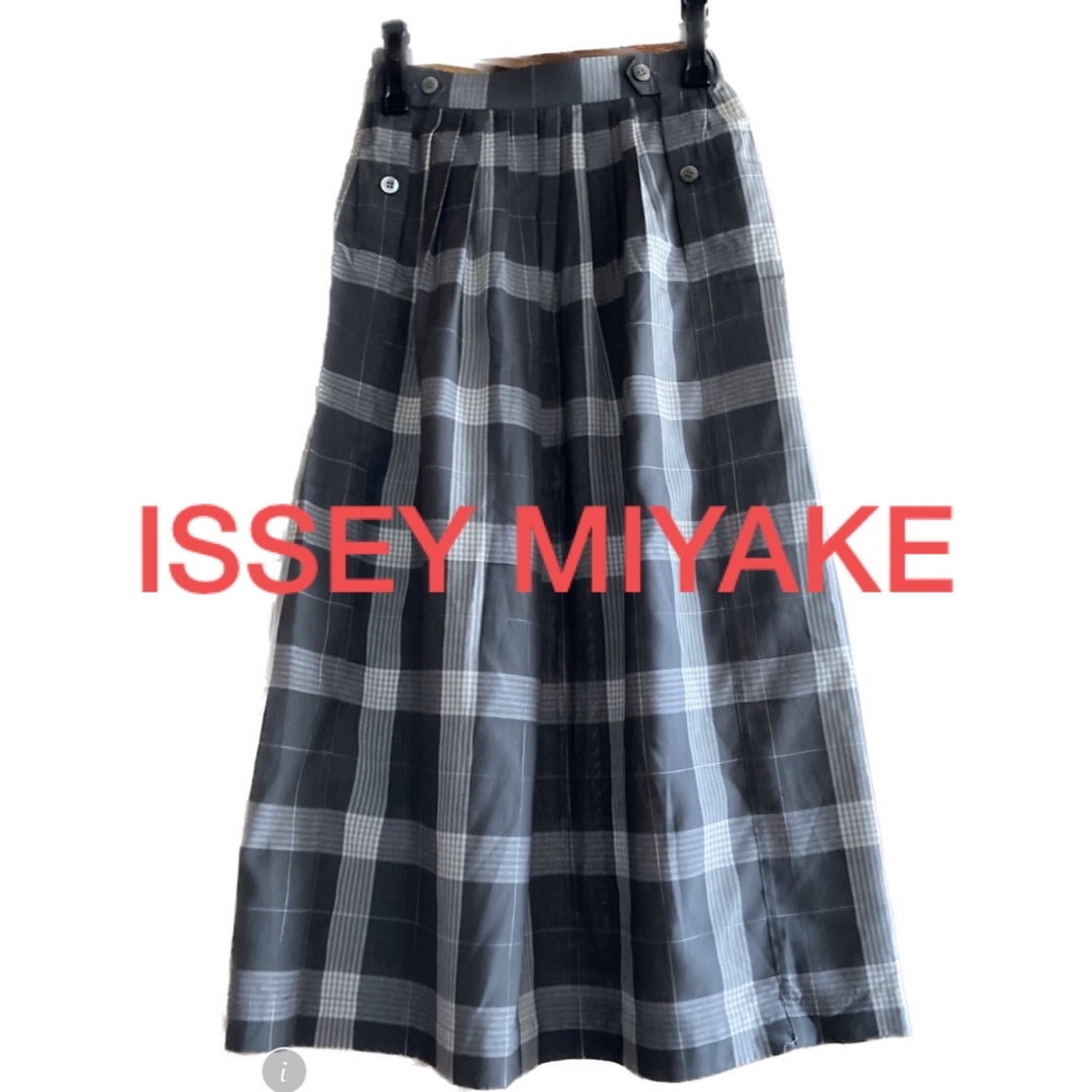 ISSEY MIYAKE(イッセイミヤケ)のイッセイミヤケ　グレーチェックスカート レディースのスカート(ロングスカート)の商品写真