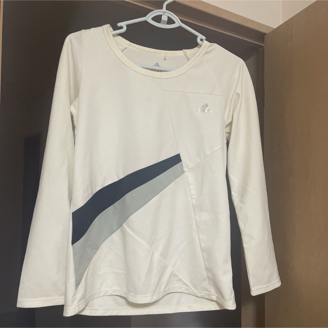 adidas(アディダス)のアディダス　tシャツ　 レディースのトップス(Tシャツ(長袖/七分))の商品写真