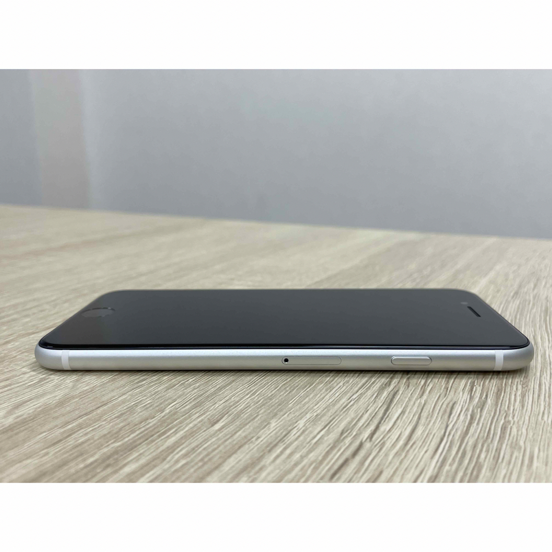 iPhone SE 第2世代  64GB SIMフリー ホワイト スマホ/家電/カメラのスマートフォン/携帯電話(スマートフォン本体)の商品写真