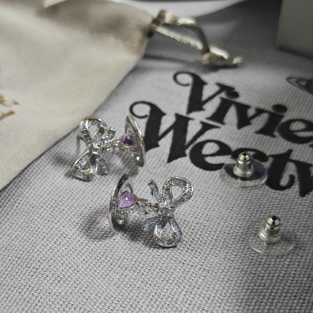 Vivienne Westwood(ヴィヴィアンウエストウッド)の大人気 Vivienne Westwood　新作リボンオーブピアス レディースのアクセサリー(ピアス)の商品写真