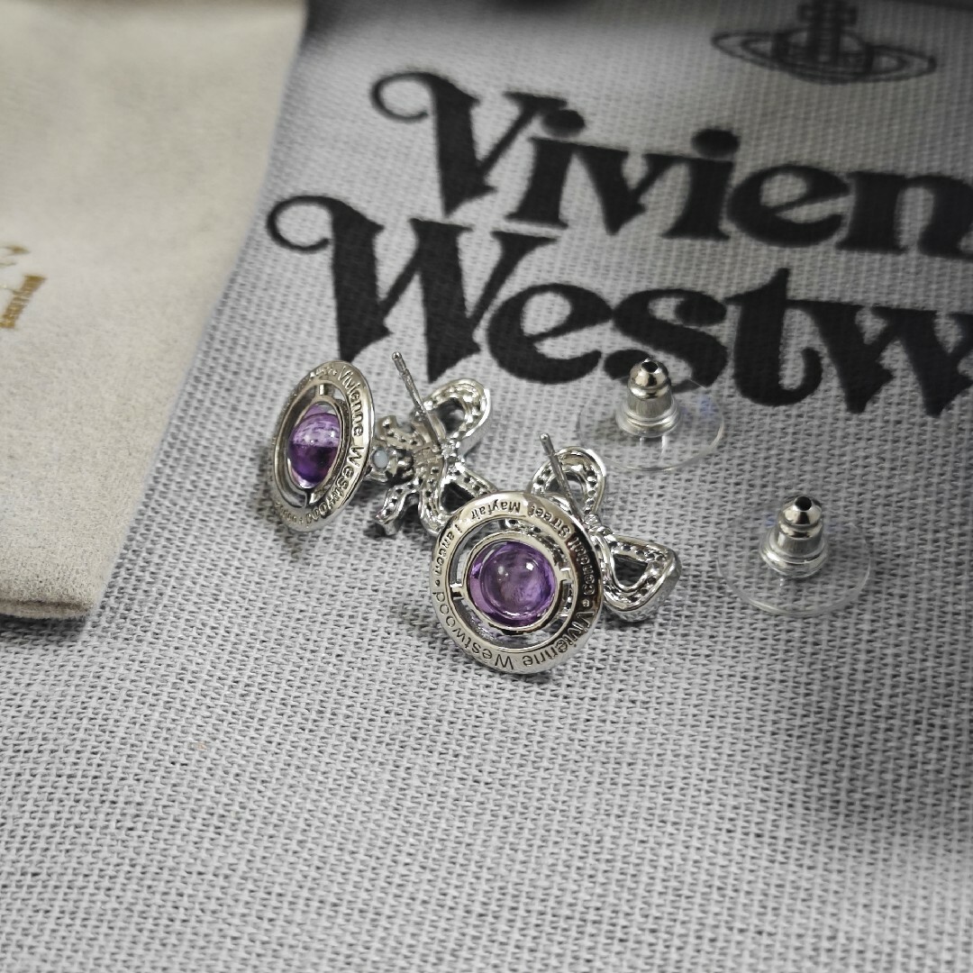 Vivienne Westwood(ヴィヴィアンウエストウッド)の大人気 Vivienne Westwood　新作リボンオーブピアス レディースのアクセサリー(ピアス)の商品写真