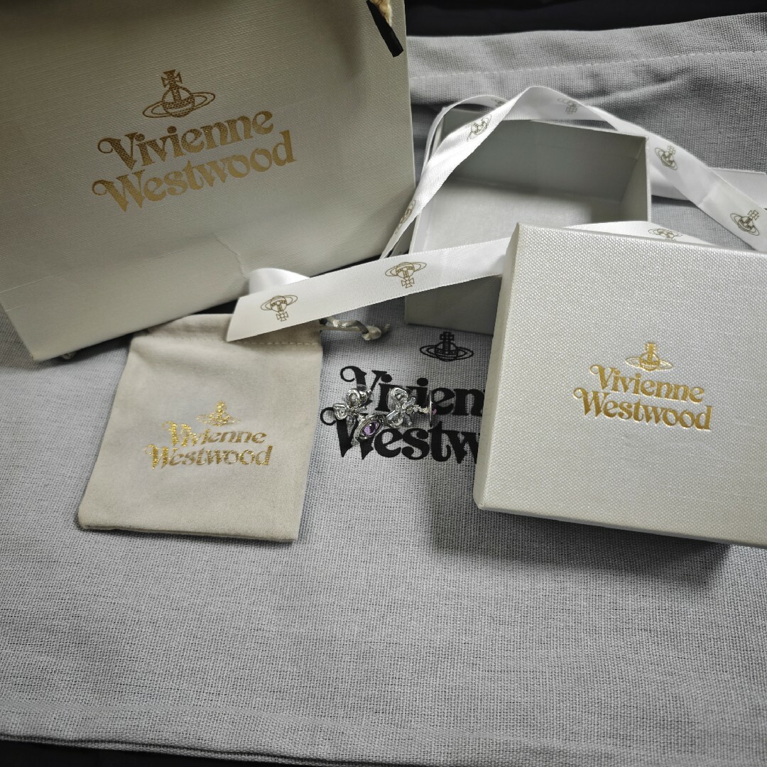 Vivienne Westwood(ヴィヴィアンウエストウッド)の大人気 Vivienne Westwood　新作リボンオーブピアス レディースのアクセサリー(ピアス)の商品写真