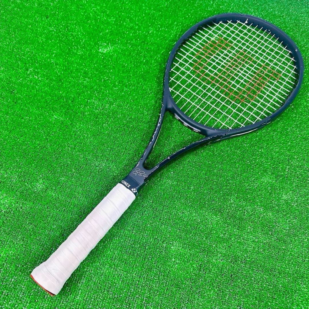 wilson(ウィルソン)のウィルソン　Wilson プロスタッフ RF97 V11.0 G3 スイス国旗 スポーツ/アウトドアのテニス(ラケット)の商品写真