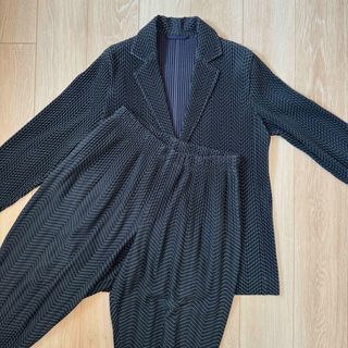 イッセイミヤケ(ISSEY MIYAKE)のオムプリッセ HOMME PLISSE セットアップ ネイビー コンビ ブラック(テーラードジャケット)