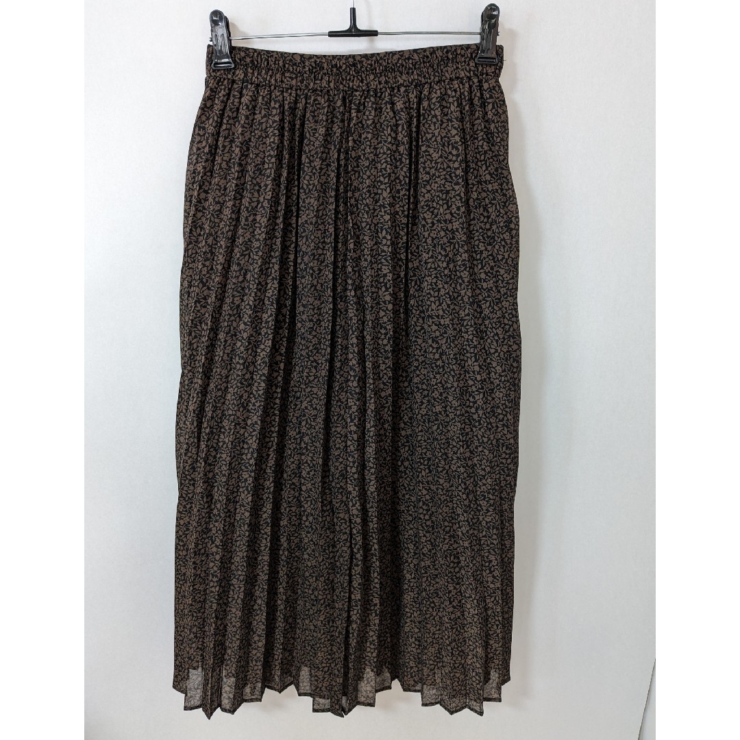 GU(ジーユー)のGU ジーユー プリーツスカート ロングスカート 小花柄 黒 茶 S レディースのスカート(ロングスカート)の商品写真