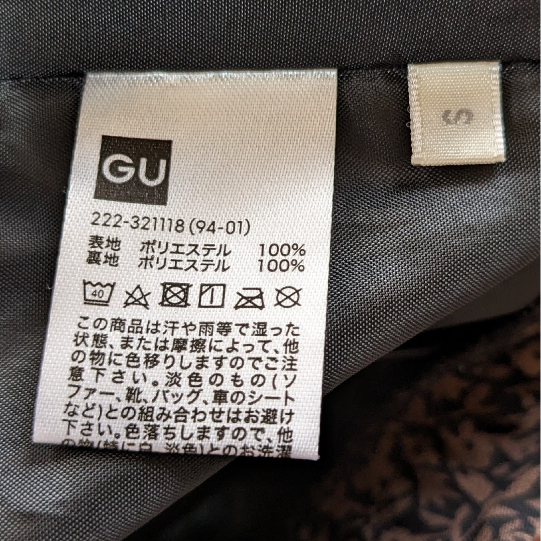 GU(ジーユー)のGU ジーユー プリーツスカート ロングスカート 小花柄 黒 茶 S レディースのスカート(ロングスカート)の商品写真