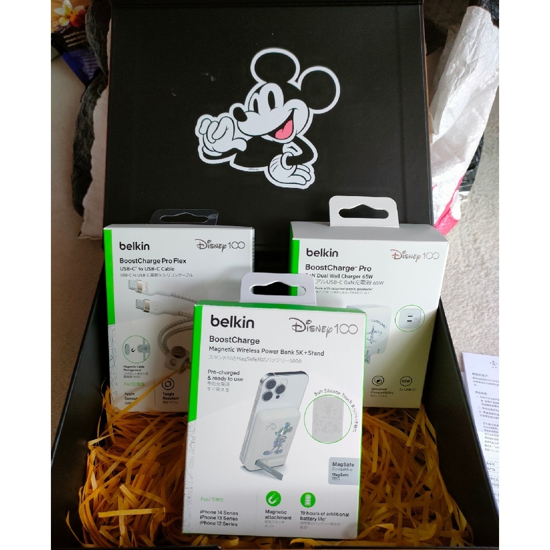 Disney(ディズニー)の未開封品♪Belkin Disneyモバイルアクセサリー ギフトボックス スマホ/家電/カメラのスマートフォン/携帯電話(バッテリー/充電器)の商品写真