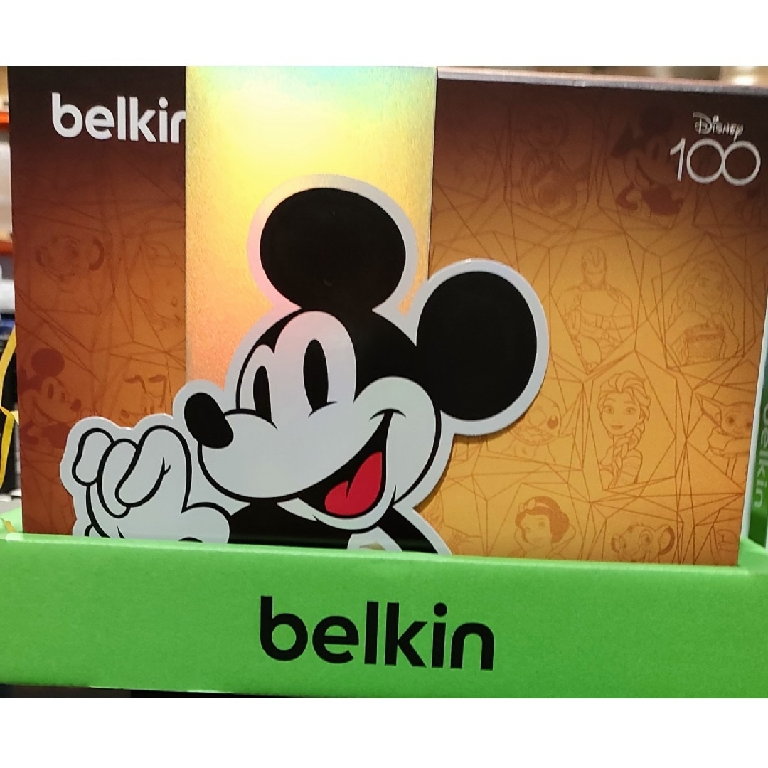 Disney(ディズニー)の未開封品♪Belkin Disneyモバイルアクセサリー ギフトボックス スマホ/家電/カメラのスマートフォン/携帯電話(バッテリー/充電器)の商品写真