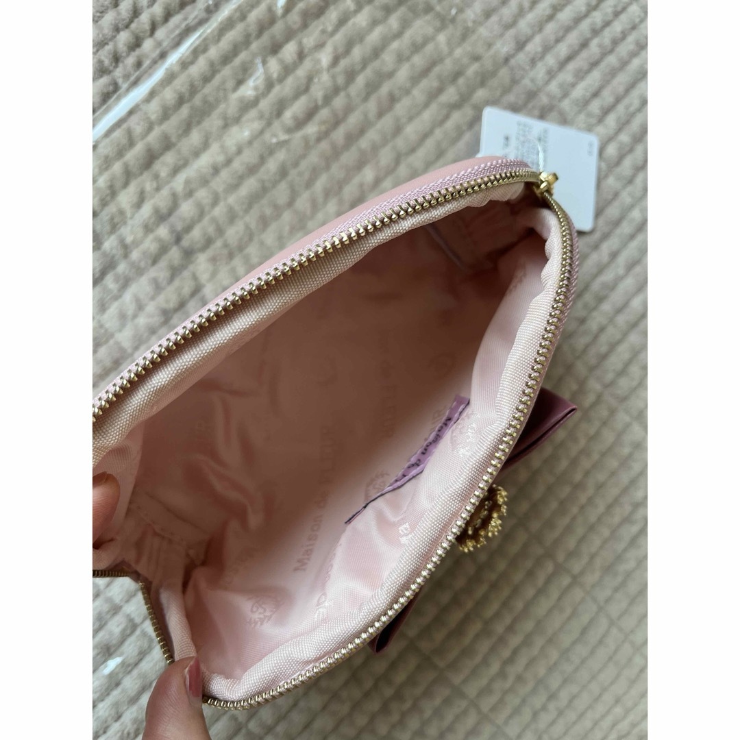 Maison de FLEUR(メゾンドフルール)のメゾンドフルール　ポーチ　ビジューリボンポーチ　１個 ハンドバッグ ピンク レディースのファッション小物(ポーチ)の商品写真
