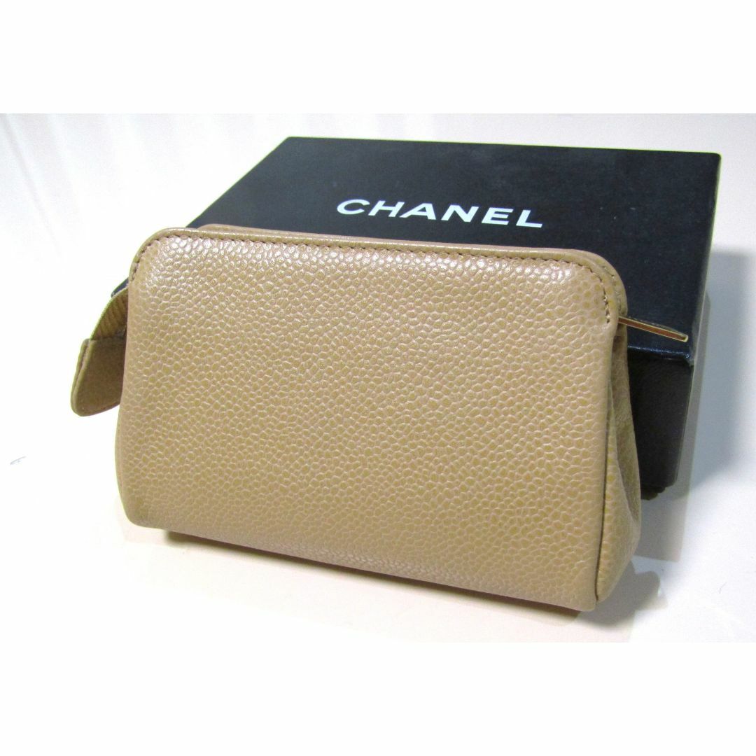 CHANEL(シャネル)の中古 本物 シャネル 化粧ポーチ キャビアスキン ベージュ A13500 レディースのファッション小物(ポーチ)の商品写真