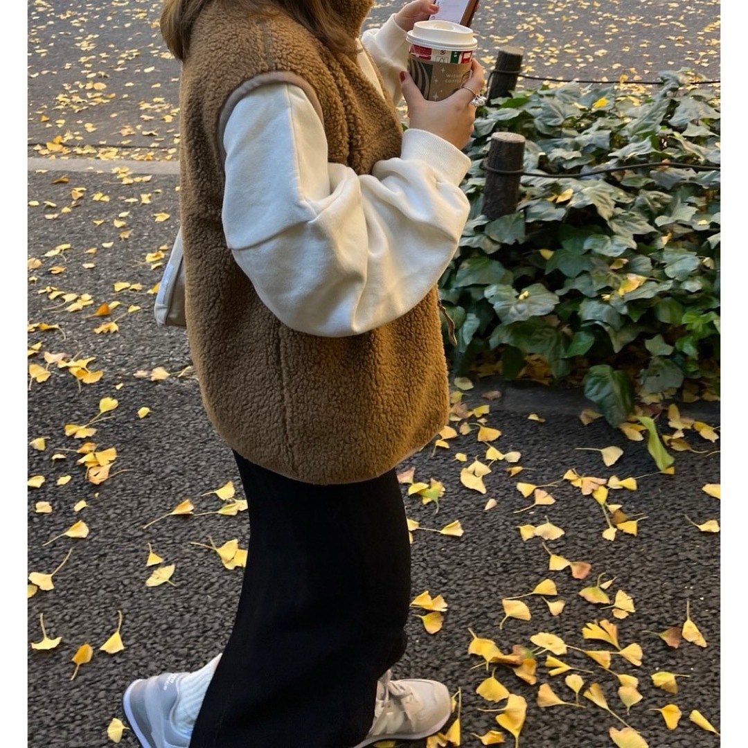 A.P.C(アーペーセー)のa.p.c. アーペーセー　ボアベスト　ブラウン　ベストパーカー　 レディースのトップス(ベスト/ジレ)の商品写真