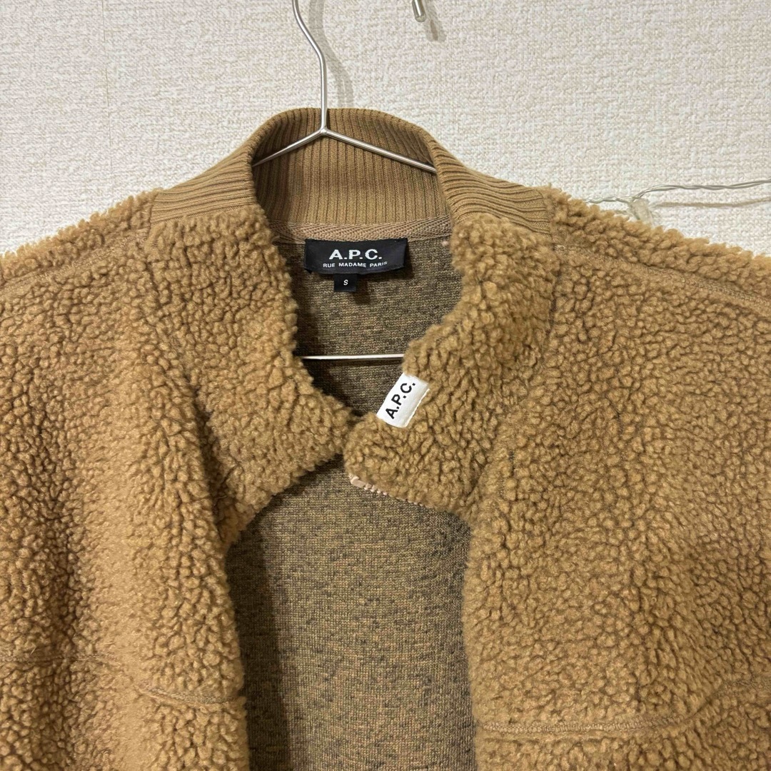 A.P.C(アーペーセー)のa.p.c. アーペーセー　ボアベスト　ブラウン　ベストパーカー　 レディースのトップス(ベスト/ジレ)の商品写真