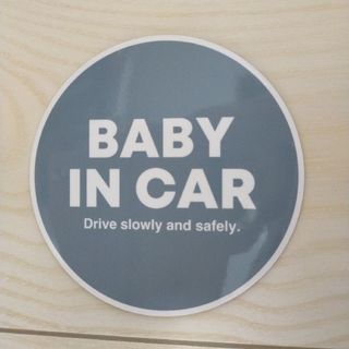 【新品】BABY IN CAR ベビーインカー　マグネット　くすみグレーブルー(車外アクセサリ)