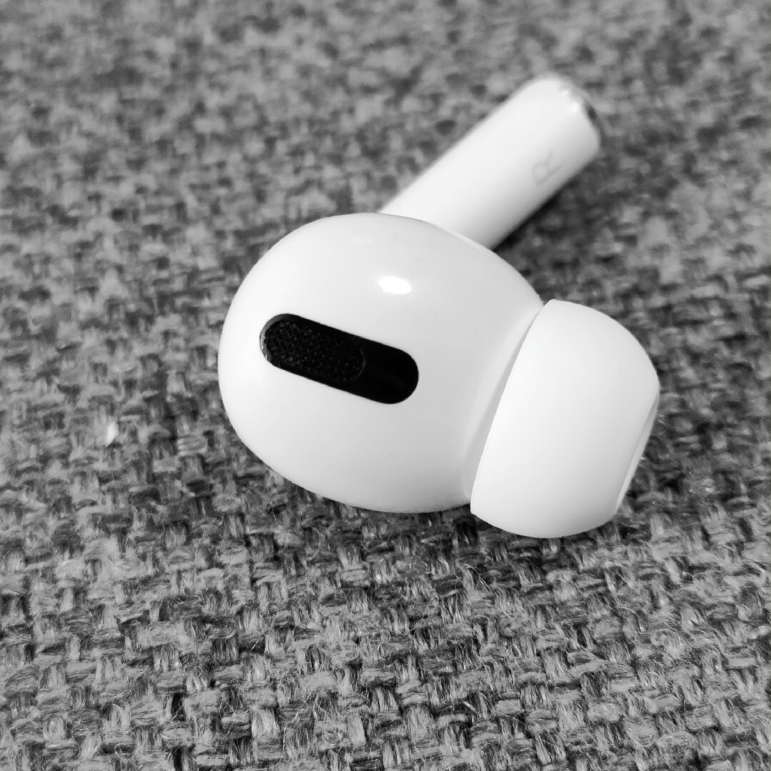 Apple(アップル)のApple AirPods Pro 片耳 R 片方 右耳 552 スマホ/家電/カメラのオーディオ機器(ヘッドフォン/イヤフォン)の商品写真