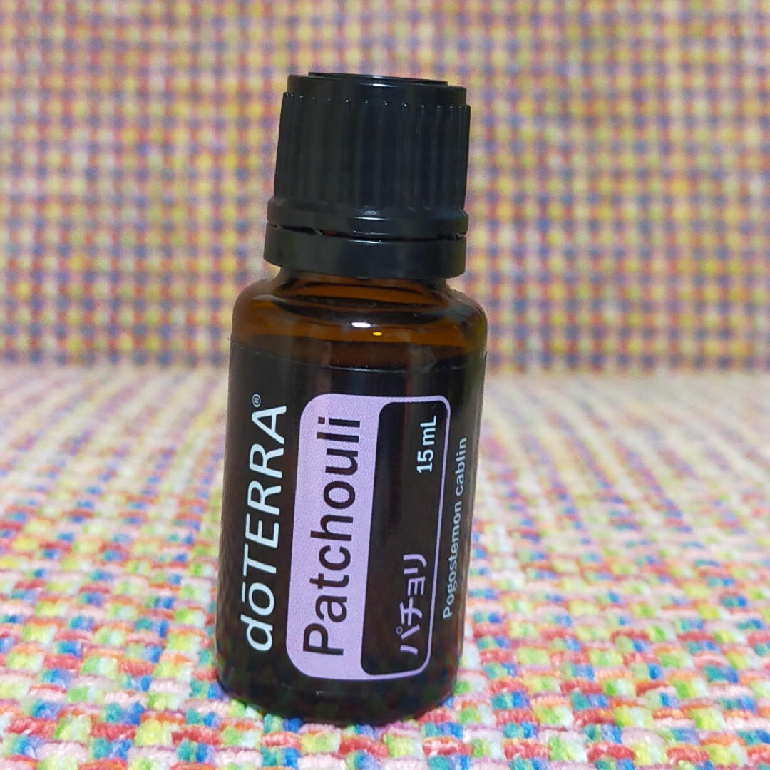 doTERRA(ドテラ)のdoTERRA　 ドテラ　 エッセンシャルオイル　パチョリ　15ml コスメ/美容のリラクゼーション(アロマグッズ)の商品写真